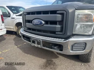 2015 Ford F-250 XLT z VIN 1FT7X2B61FEC57669, wystawiony jako IAAI lot #42430375 z przebiegiem 141 252 mil mil oraz . Historia ofert i sprzedaży dostępna na DreamBid. Obrazek 10.