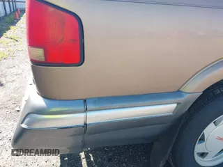 1996 GMC Sonoma SLS w/1SG Pkg with VIN 1GTCS19W3T8529954, listed as a IAAI auction lot 41986273 with 202,669 mi miles. Bid and sale history available at carsss.com. Image 12.