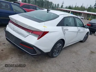 2024 Hyundai Elantra SEL z VIN KMHLM4DG6RU697014, wystawiony jako IAAI lot #42441346 z przebiegiem 28 771 mil mil oraz . Historia ofert i sprzedaży dostępna na DreamBid. Obrazek 4.