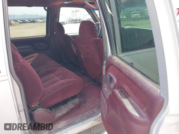 1997 Chevrolet Suburban with VIN 1GNFK16R3VJ330935, listed as a IAAI auction lot 41997594 with 231,497 mi miles and . Bid and sale history available at DreamBid. Image 8.