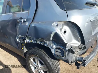 2019 Chevrolet Trax LT with VIN KL7CJPSB9KB810930, listed as a IAAI auction lot 42030573 with 59,259 mi miles. Bid and sale history available at carsss.com. Image 6.
