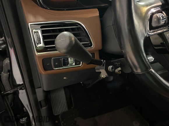 2022 Lincoln Navigator Reserve with VIN 5LMJJ2LT1NEL15170, listed as a IAAI auction lot 42832728 with 45,470 mi miles and . Bid and sale history available at DreamBid. Image 5.