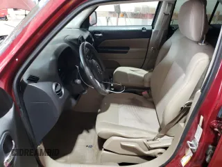 2011 Jeep Patriot Latitude z VIN 1J4NF1GB8BD115274, wystawiony jako Copart lot #56063365 z przebiegiem 154 371 mil mil oraz Szkoda całkowita • Salvage title. Historia ofert i sprzedaży dostępna na DreamBid. Obrazek 7.