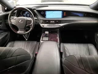 2019 Lexus LS with VIN JTHC51FF1K5006989, listed as a Copart auction lot 55203413 with 30,985 mi miles. Bid and sale history available at carsss.com. Image 8.