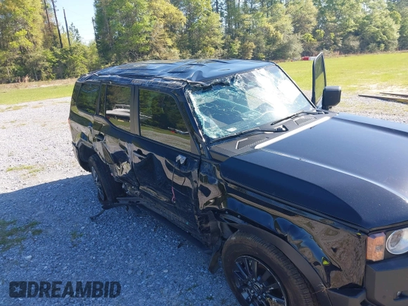 2024 Toyota Land Cruiser z VIN JTEABFAJ2RK013130, wystawiony jako IAAI lot #42002397 z przebiegiem 19 749 mil mil oraz . Historia ofert i sprzedaży dostępna na DreamBid. Obrazek 6.