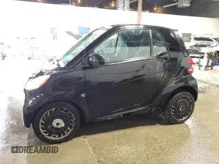 2009 Smart fortwo Pure z VIN WMEEJ31X99K280598, wystawiony jako Copart lot #57480915 z przebiegiem 30 628 mil mil oraz Czysty tytuł • Clean title. Historia ofert i sprzedaży dostępna na DreamBid. Obrazek 1.