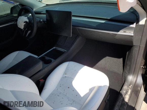 2024 Tesla Model Y Long Range z VIN 7SAYGDEE9RA255805, wystawiony jako Copart lot #50836555 z przebiegiem Nie podano mil oraz Szkoda całkowita • Salvage title. Historia ofert i sprzedaży dostępna na DreamBid. Obrazek 8.