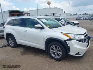 2014 Toyota Highlander XLE with VIN 5TDKKRFH3ES007405, listed as a IAAI auction lot 39623056 with 96,608 mi miles. Bid and sale history available at carsss.com. Image 14.