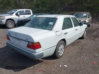 1993 Mercedes-Benz 300 with VIN WDBEA28E0PB988831, listed as a IAAI auction lot 41790609 with 197,915 mi miles and . Bid and sale history available at DreamBid. Image 4.
