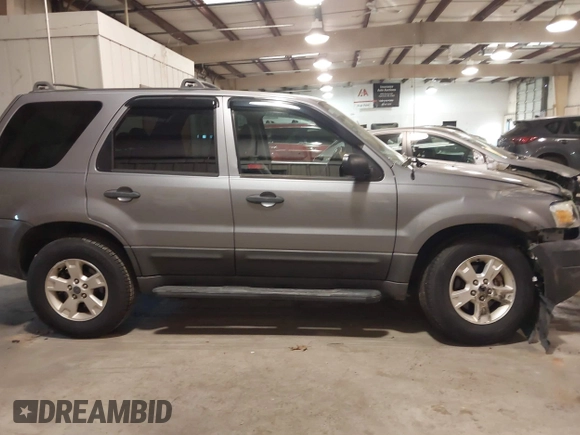 2007 Ford Escape XLT with VIN 1FMYU93167KB35526, listed as a IAAI auction lot 41364037 with 145,594 mi miles. Bid and sale history available at carsss.com. Image 13.