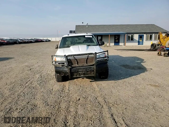 2003 GMC Sierra 1500HD SLT z VIN 1GTGK13U53F217669, wystawiony jako Copart lot #74547254 z przebiegiem 204 966 mil mil oraz Czysty tytuł • Clean title. Historia ofert i sprzedaży dostępna na DreamBid. Obrazek 10.