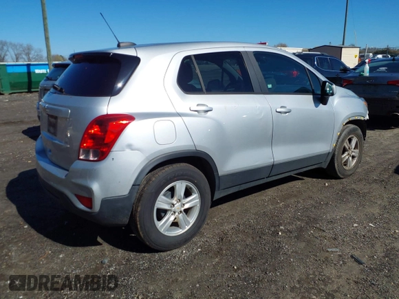 2020 Chevrolet Trax LS with VIN KL7CJKSB8LB037128, listed as a IAAI auction lot 41761398 with 134,909 mi miles. Bid and sale history available at carsss.com. Image 4.