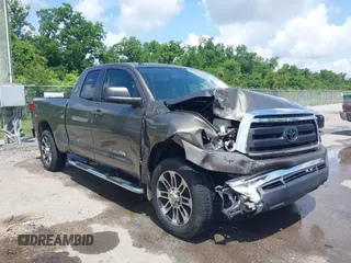 2013 Toyota Tundra z VIN 5TFRM5F11DX058382, wystawiony jako IAAI lot #42319775 z przebiegiem 200 336 mil mil oraz . Historia ofert i sprzedaży dostępna na DreamBid. Obrazek 1.