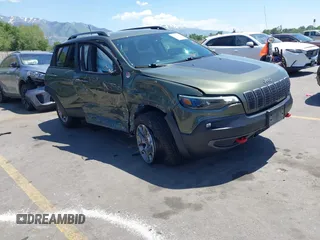 2021 Jeep Cherokee Trailhawk z VIN 1C4PJMBX9MD142777, wystawiony jako IAAI lot #42363454 z przebiegiem 47 004 mil mil oraz . Historia ofert i sprzedaży dostępna na DreamBid. Obrazek 1.