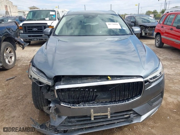 2018 Volvo XC60 Momentum with VIN YV4102RK7J1065151, listed as a IAAI auction lot 40770060 with 63,505 mi miles. Bid and sale history available at carsss.com. Image 12.