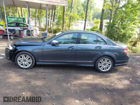 2008 Mercedes-Benz C 300 Sport z VIN WDDGF54X98F082178, wystawiony jako IAAI lot #42269975 z przebiegiem 133 659 mil mil oraz . Historia ofert i sprzedaży dostępna na DreamBid. Obrazek 14.