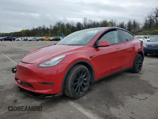 2022 Tesla Model Y Long Range z VIN 7SAYGDEE5NF388428, wystawiony jako Copart lot #56671385 z przebiegiem 17 250 mil mil oraz Szkody całkowita. Historia ofert i sprzedaży dostępna na DreamBid. Obrazek 1.