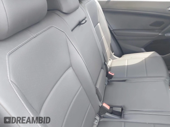 2018 Volkswagen Tiguan SEL with VIN 3VV2B7AX8JM068960, listed as a IAAI auction lot 42528062 with 84,644 mi miles and . Bid and sale history available at DreamBid. Image 8.