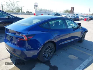 2025 Tesla Model 3 Long Range z VIN 5YJ3E1EB9SF886175, wystawiony jako IAAI lot #41648473 z przebiegiem 395 mil mil oraz . Historia ofert i sprzedaży dostępna na DreamBid. Obrazek 4.