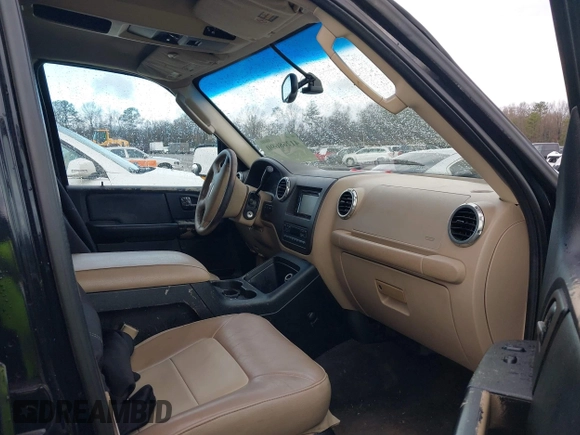2003 Ford Expedition Eddie Bauer with VIN 1FMRU17W23LB73139, listed as a IAAI auction lot 41268690 with 238,299 mi miles. Bid and sale history available at carsss.com. Image 5.