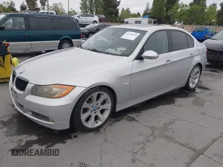 2006 BMW 3 Series 330i with VIN WBAVB33526KS31274, listed as a IAAI auction lot 42120518 with 167,203 mi miles. Bid and sale history available at carsss.com. Image 2.