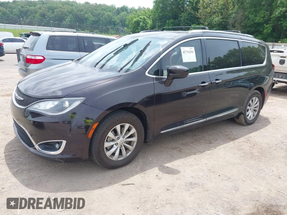 2018 Chrysler Pacifica Touring L z VIN 2C4RC1BGXJR151935, wystawiony jako IAAI lot #42266204 z przebiegiem 87 013 mil mil oraz . Historia ofert i sprzedaży dostępna na DreamBid. Obrazek 17.
