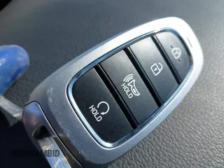 2021 Hyundai Santa Fe SEL z VIN 5NMS24AJ1MH356058, wystawiony jako IAAI lot #41800474 z przebiegiem 82 438 mil mil oraz . Historia ofert i sprzedaży dostępna na DreamBid. Obrazek 11.