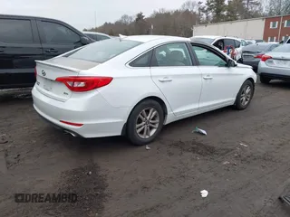 2016 Hyundai Sonata Eco z VIN 5NPE24AA7GH416557, wystawiony jako IAAI lot #41521264 z przebiegiem 119 909 mil mil oraz . Historia ofert i sprzedaży dostępna na DreamBid. Obrazek 4.