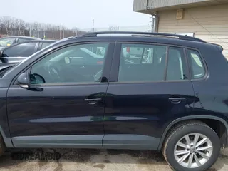 2018 Volkswagen Tiguan with VIN WVGBV7AX3JK002325, listed as a IAAI auction lot 41960059 with 57,619 mi miles and . Bid and sale history available at DreamBid. Image 14.
