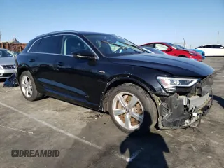 2019 Audi e-tron Premium Plus z VIN WA1LAAGEXKB011980, wystawiony jako Copart lot #44631595 z przebiegiem 68 699 mil mil oraz Szkoda całkowita • Salvage title. Historia ofert i sprzedaży dostępna na DreamBid. Obrazek 4.