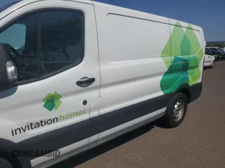 2019 Ford Transit z VIN 1FTYE1YM5KKB87003, wystawiony jako IAAI lot #42610488 z przebiegiem 106 642 mil mil oraz . Historia ofert i sprzedaży dostępna na DreamBid. Obrazek 27.