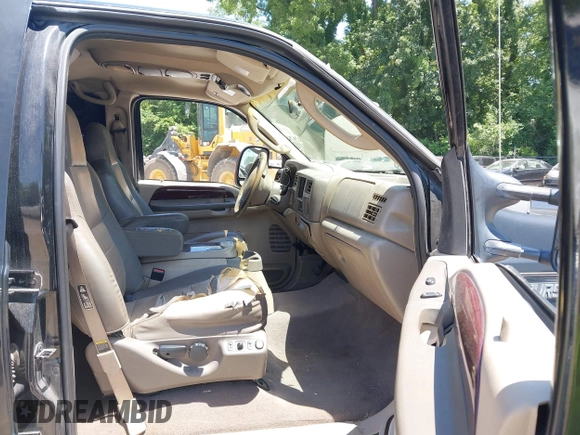 2004 Ford Excursion с VIN 1FMNU44S24EA00941, выставлен на аукционе IAAI как лот 42523737 с пробегом 162 528 миль миль и . История ставок и продаж доступна на DreamBid. Изображение 5.