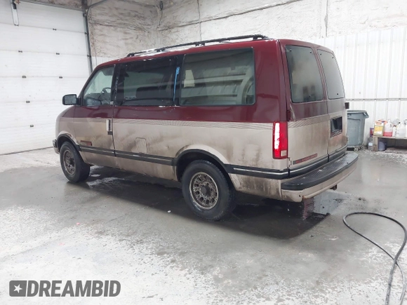 1992 Chevrolet Astro with VIN 1GNEL19W9NB204762, listed as a IAAI auction lot 41978439 with 107,613 mi miles. Bid and sale history available at carsss.com. Image 3.