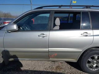 2006 Toyota Highlander w/3rd Row with VIN JTEEP21A360145395, listed as a IAAI auction lot 41674994 with 221,794 mi miles. Bid and sale history available at carsss.com. Image 6.