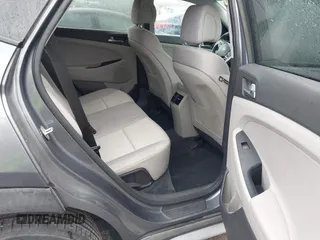 2017 Hyundai Tucson Value z VIN KM8J33A28HU399978, wystawiony jako IAAI lot #41987370 z przebiegiem 96 958 mil mil oraz . Historia ofert i sprzedaży dostępna na DreamBid. Obrazek 8.