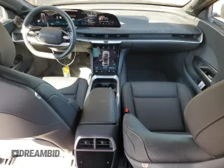 2024 Lucid Air Pure z VIN 50EA1PGA8RA001327, wystawiony jako Copart lot #74682774 z przebiegiem 3284 mil mil oraz Szkody całkowita. Historia ofert i sprzedaży dostępna na DreamBid. Obrazek 8.