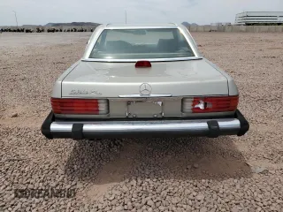 1987 Mercedes-Benz 560 SL z VIN WDBBA48D0HA061731, wystawiony jako Copart lot #56622425 z przebiegiem 121 214 mil mil oraz Czysty tytuł • Clean title. Historia ofert i sprzedaży dostępna na DreamBid. Obrazek 6.