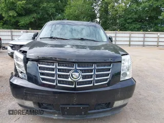 2011 Cadillac Escalade Luxury z VIN 1GYS4BEF9BR189357, wystawiony jako IAAI lot #42491668 z przebiegiem 227 569 mil mil oraz . Historia ofert i sprzedaży dostępna na DreamBid. Obrazek 12.
