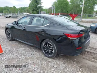 2025 Nissan Sentra SR with VIN 3N1AB8DV9SY292455, listed as a IAAI auction lot 42118993 with 4,022 mi miles and . Bid and sale history available at DreamBid. Image 3.