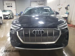 2022 Audi e-tron Sportback S line Premium Plus z VIN WA12AAGE4NB022165, wystawiony jako Copart lot #43021435 z przebiegiem 28 760 mil mil oraz Szkoda całkowita • Salvage title. Historia ofert i sprzedaży dostępna na DreamBid. Obrazek 5.