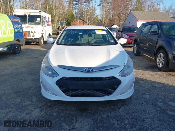 2013 Hyundai Sonata Hybrid with VIN KMHEC4A45DA065198, listed as a IAAI auction lot 42137511 with 219,500 mi miles. Bid and sale history available at carsss.com. Image 13.