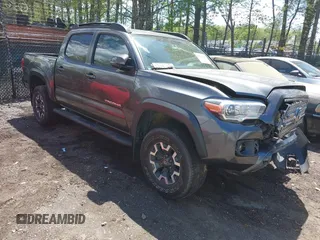 2017 Toyota Tacoma SR5 z VIN 3TMCZ5AN6HM049867, wystawiony jako IAAI lot #42040288 z przebiegiem 135 687 mil mil oraz . Historia ofert i sprzedaży dostępna na DreamBid. Obrazek 1.