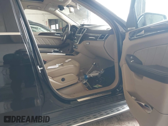2015 Mercedes-Benz GL-Class GL 350 BlueTEC with VIN 4JGDF2EE9FA534113, listed as a IAAI auction lot 41955010 with 152,064 mi miles. Bid and sale history available at carsss.com. Image 5.