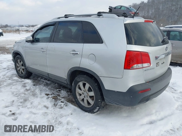 2013 Kia Sorento LX with VIN 5XYKTDA26DG338980, listed as a IAAI auction lot 41270994 with 170,714 mi miles. Bid and sale history available at carsss.com. Image 3.