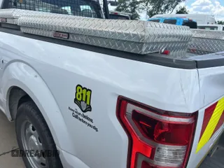 2019 Ford F-150 XL z VIN 1FTEX1C55KKD85111, wystawiony jako IAAI lot #42473854 z przebiegiem 91 624 mil mil oraz . Historia ofert i sprzedaży dostępna na DreamBid. Obrazek 1.
