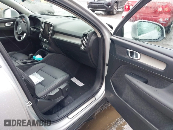 2024 Volvo XC40 Core Bright Theme with VIN YV4L12UK9R2311071, listed as a IAAI auction lot 42295970 with 7,113 mi miles and . Bid and sale history available at DreamBid. Image 5.