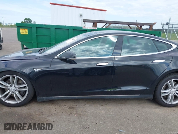 2016 Tesla Model S 90D с VIN 5YJSA1E27GF129855, выставлен на аукционе IAAI как лот 42282536 с пробегом 92 050 миль миль и . История ставок и продаж доступна на DreamBid. Изображение 14.