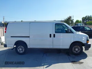 2021 Chevrolet Express Cargo z VIN 1GCWGAFP5M1154767, wystawiony jako IAAI lot #42603834 z przebiegiem 129 116 mil mil oraz . Historia ofert i sprzedaży dostępna na DreamBid. Obrazek 13.