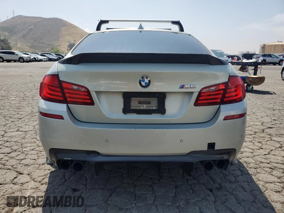 2013 BMW M5 z VIN WBSFV9C56DC774094, wystawiony jako Copart lot #55302565 z przebiegiem 100 605 mil mil oraz Czysty tytuł • Clean title. Historia ofert i sprzedaży dostępna na DreamBid. Obrazek 6.