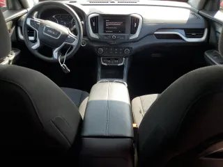 2024 GMC Terrain SLE z VIN 3GKALTEGXRL310583, wystawiony jako Copart lot #62014655 z przebiegiem 26 730 mil mil oraz Szkoda całkowita • Salvage title. Historia ofert i sprzedaży dostępna na DreamBid. Obrazek 8.